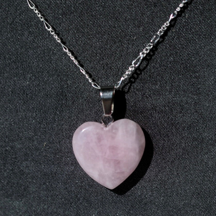 ❥ Colgante corazón de cuarzo rosa claro ♡ (Amor, confianza, armonía)